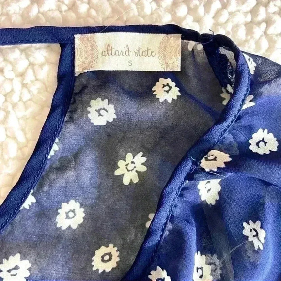 Altar’d State Blue Floral Print Long Sleeve Scoop Neck Blouse Size S - Picture 14 of 14